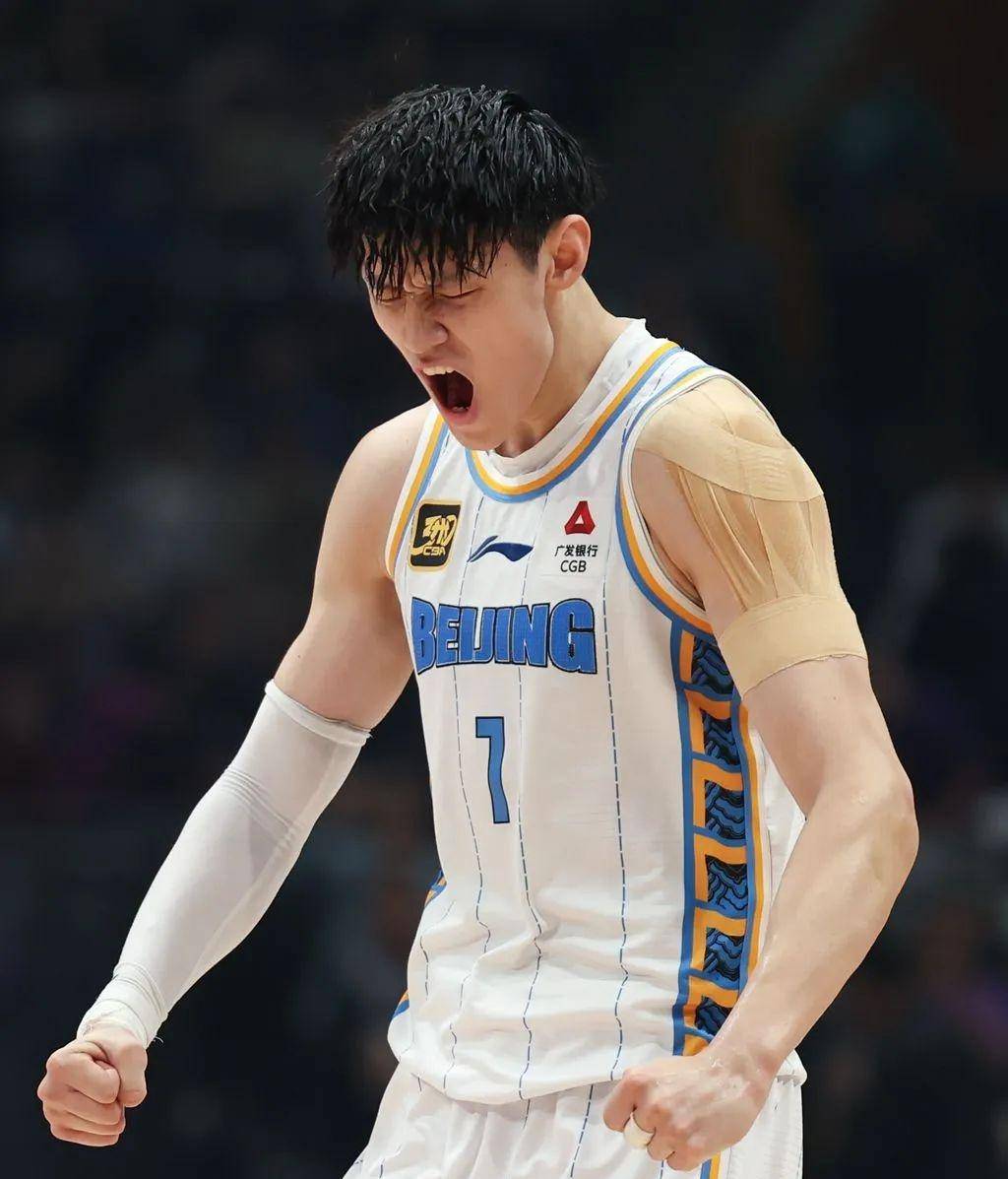 易游在线入口 -包含斯图加特训练开放日，转会期更衣室发声引欢呼，CBA季后赛在即，赛程密集仍需轮换的词条