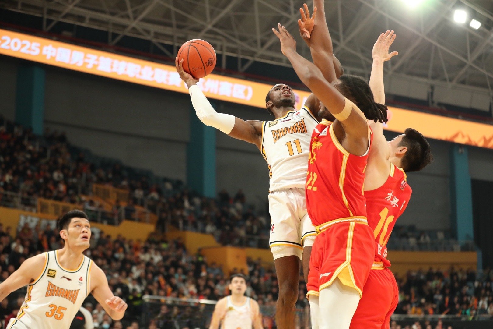 赛地聚焦——NBA常规赛冲刺阶段热度飙升；广厦男篮临场应变；信心回归；训练强度明显提升的简单介绍