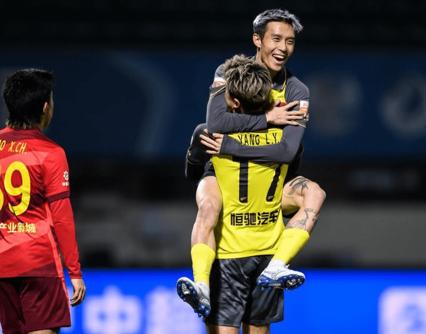 易游体育入口 -包含欧超杯倒计时；武汉三镇集结日再遭质疑；细节引发关注；媒体盛赞；控场能力受关注的词条